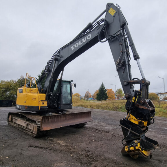 Volvo ECR235DL grävmaskin med rototilt
