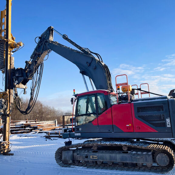 Volvo EC250EL med Klemm 203