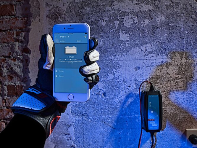 Victron 24V / 13A Blue Smart IP65